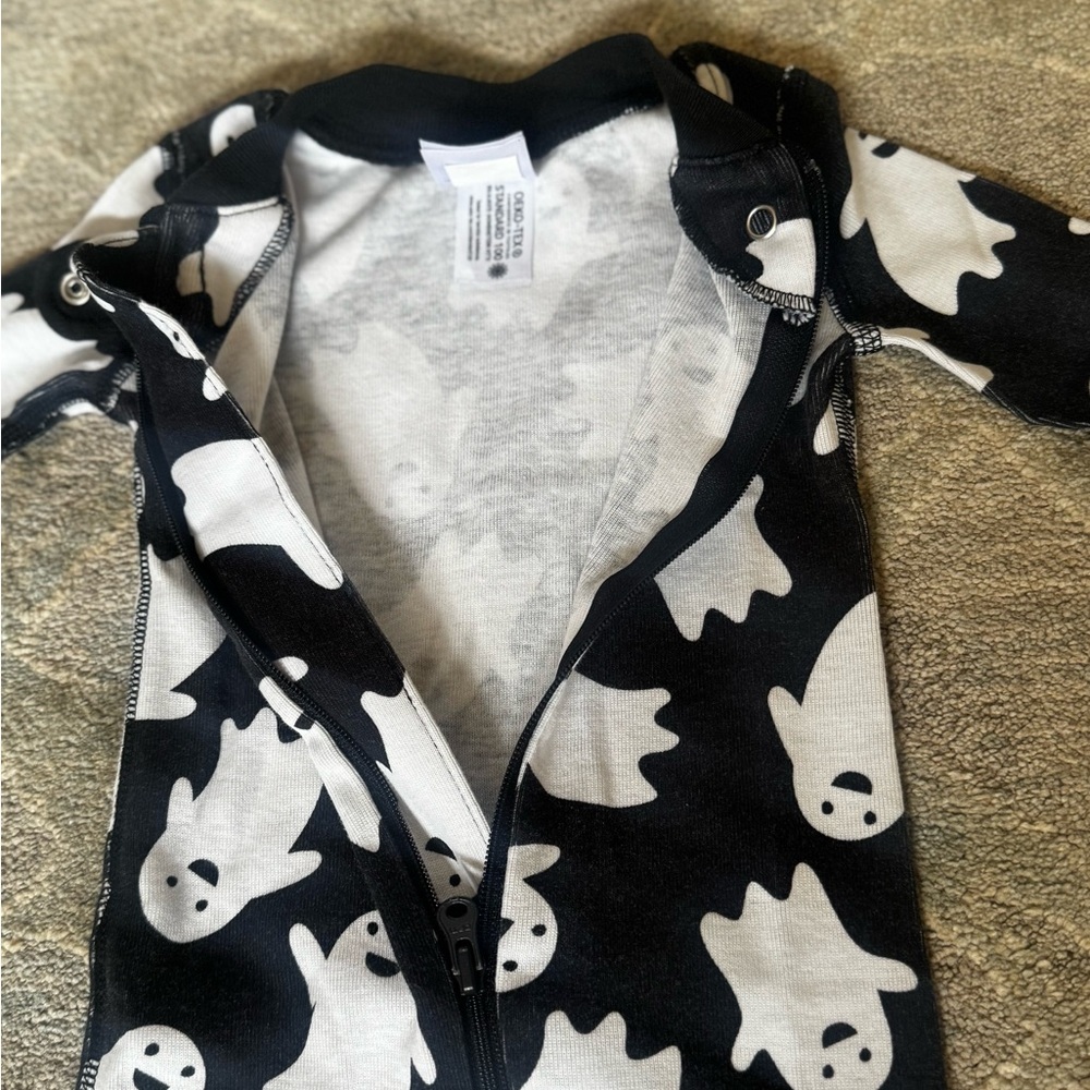 Hanna Andersson Black and White Ghost Print Footies - Picture 3 of 4